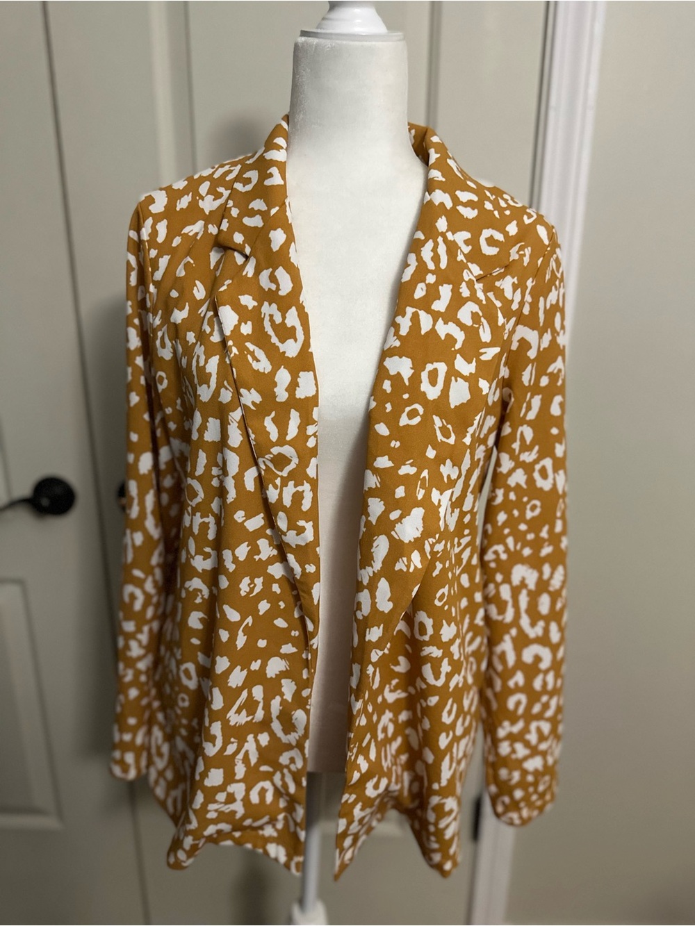 ANDREE BY UNIT Mustard and White Leopard Print Open Blazer